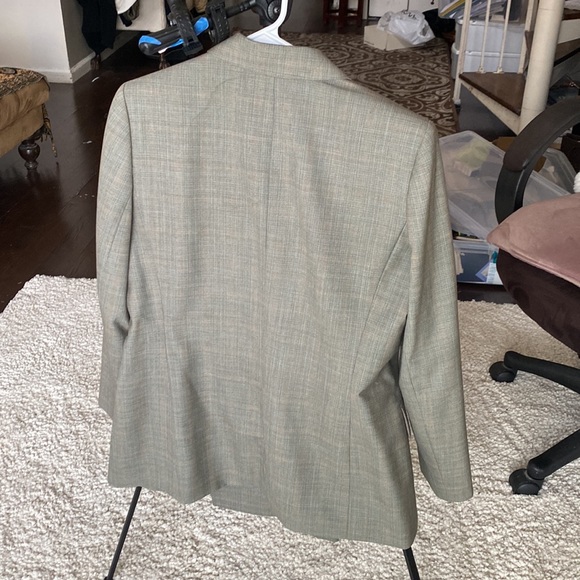 Ladies brand new Kasper size 10 pant suit very sharp and great fit straight leg - Picture 4 of 4